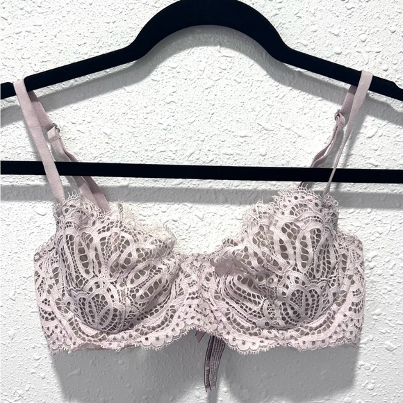 Victoria's Secret underwire balconette Delicate Lace Bra in Soft Pink 32D - Picture 1 of 10